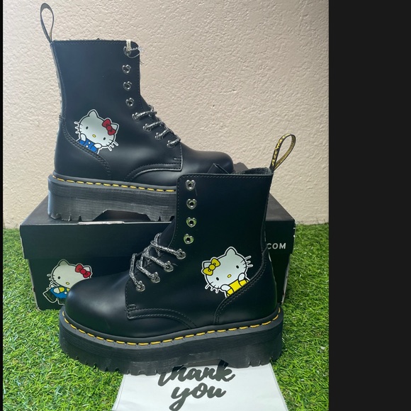 Dr. Martens Jadon’s women’s Hello Kitty Sanrio Platform boots - Picture 7 of 8